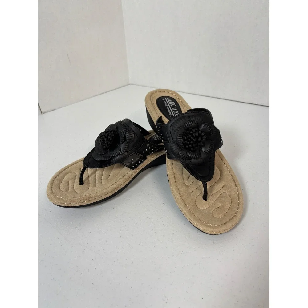 Cliffs by White Mountain Cynthia Black Floral Wedge Thong Sandals Womens 9 M NEW